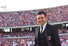 Leeds i Southampton walczą nie tylko o przetrwanie w Premier League, ale także o odnoszącego sukcesy argentyńskiego menedżera