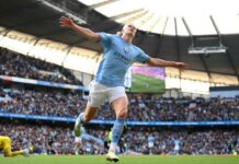 Haaland rozgrzewa się przed meczem z Bayernem