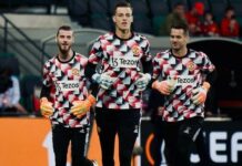 Kim jest młodzieniec Manchesteru United na ławce w meczu z Sevillą ?