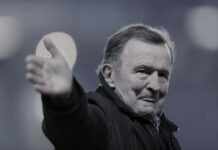John Hollins: Były piłkarz i menadżer Chelsea zmarł w wieku 76 lat