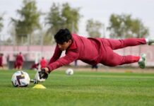 Bayern Monachium rozmawia z bramkarzem reprezentacji Maroka