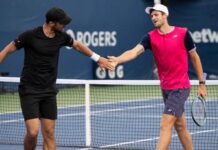 Hubert Hurkacz wygrywa w deblu