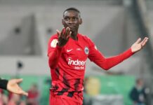 Odmówił trenowania dla Eintrachtu Frankfurt, aby wymusić transfer do PSG