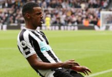 Zawodnik Newcastle United zastąpi Lewandowskiego w FC Barcelonie?