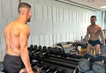 Cristiano Ronaldo prezentuje swoje mięśnie. Co za ciało!