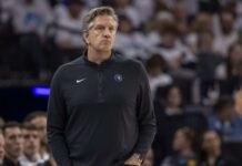 Trener Timberwolves podczas meczu doznał kontuzji