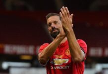 Ruud van Nistelrooy zmierzy się w tym sezonie z Manchesterem United po zaakceptowaniu warunków swojego nowego klubu