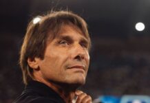 Napoli prosi Conte, aby ten poczekał z podjęciem decyzji o przyszłości