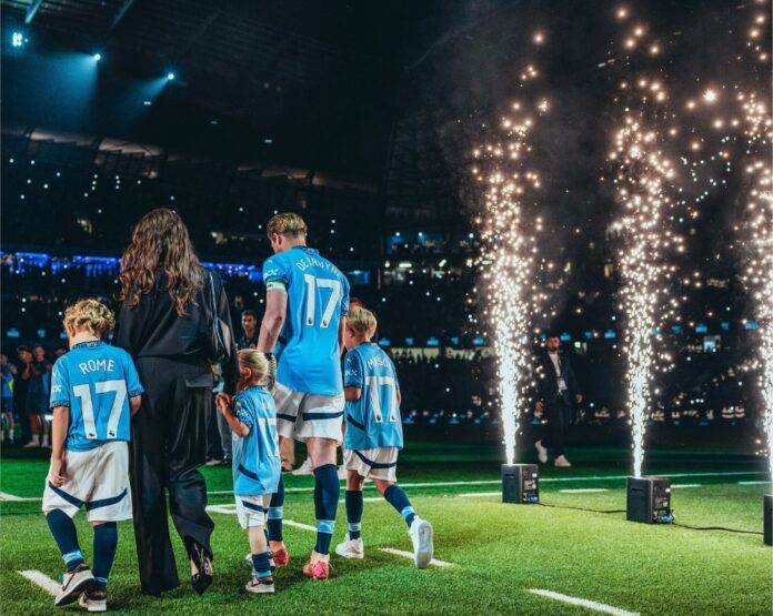 Kevin-de-Bruyne-takker-for-seg.jpg