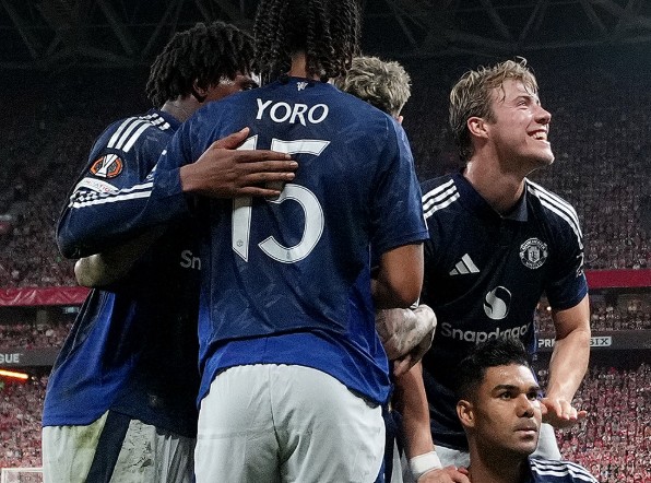 manchester-united-casemiro-hojlund.jpg