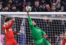 Najlepszy bramkarz na świecie Gianluigi Donnarumma „dyskutuje” o Premier League z kolegami z drużyny