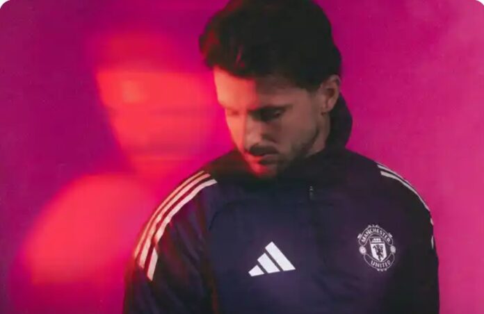 Manchester-United-kit.jpg