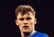 Skutecznie powstrzymuje pościg Manchesteru United za człowiekiem z żelaza, Jarradem Branthwaite