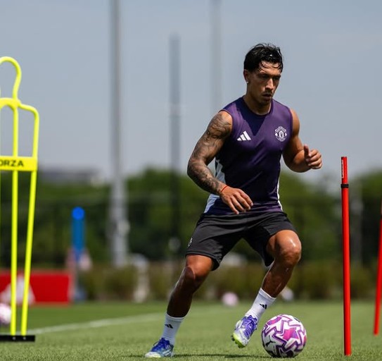 lisandro-martinez.jpg