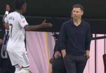 „Porozmawiamy o tym na osobności” – Xabi Alonso o reakcji Viniciusa po zmianie