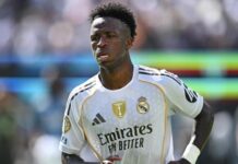 Vinicius stara się znaleźć wspólny język z Xabim Alonso