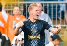 Jakob Glesnes podpisuje na miejscu!