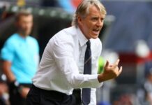 Reporter Roberto Mancini otrzymuje pracę sprzątającą we Włoszech